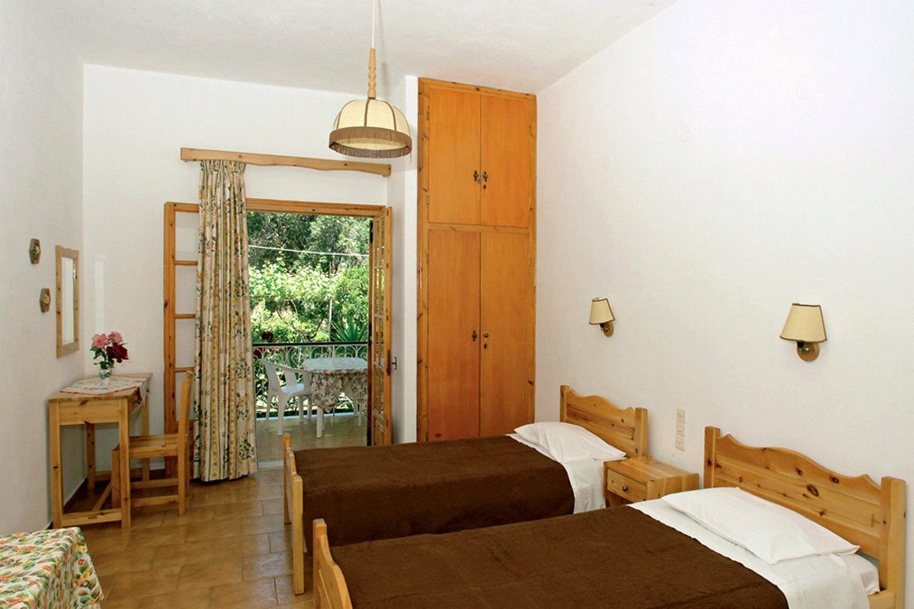 Niki Studios And Apartments By Hotelius Acharavi  Exterior foto